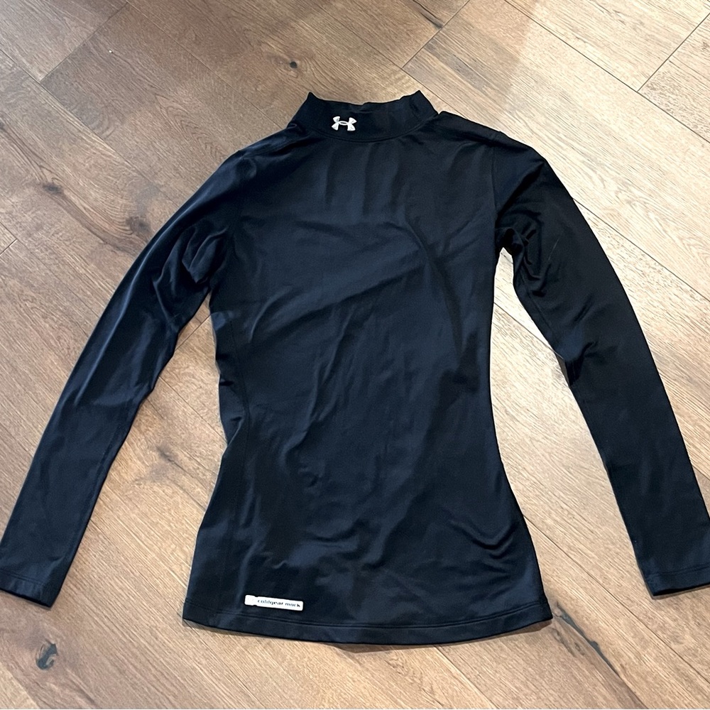 Black Coldgear long sleeve in Women’s X-small!